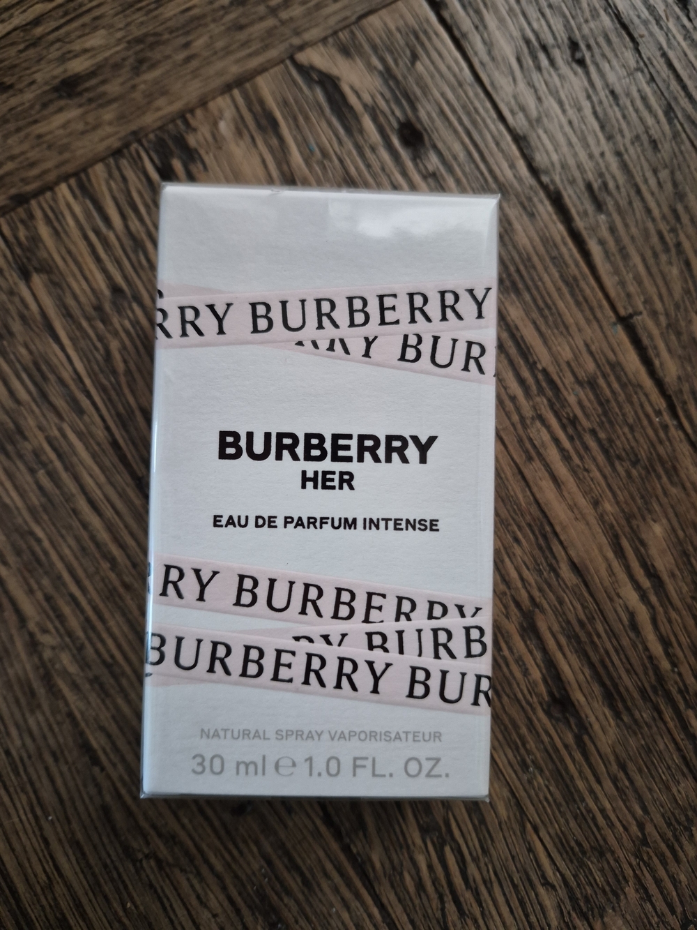 Burberry Her Eau de Parfum Intense - Pink & White Packaging